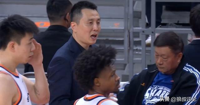 Starrysky Spor-上海主帅：王哲林达成1万分里程碑非常难得 希望保持健康多打几年